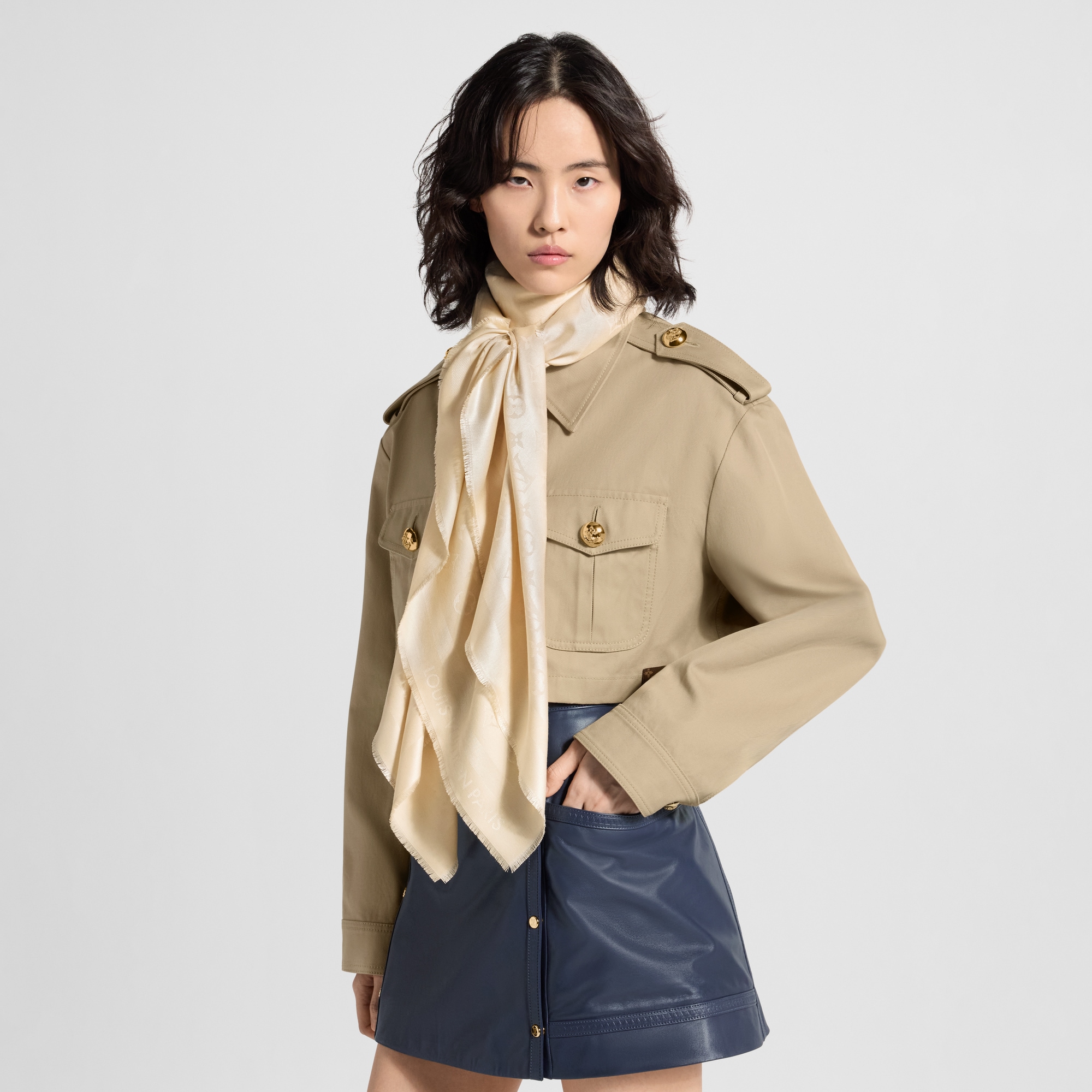 Designer Shawls & Luxury Stoles for Women | LOUIS VUITTON ®